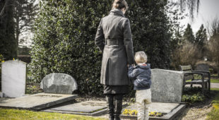 Lad bedemanden hjælpe når familien oplever tab