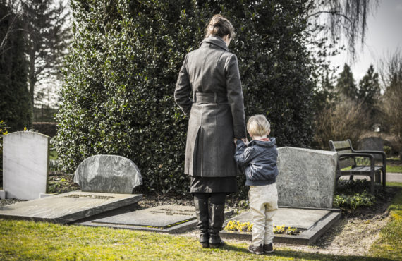 Lad bedemanden hjælpe når familien oplever tab