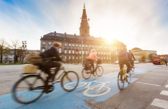 Regeringens afgiftslettelse på strøm gavner også dem med varmepumpe