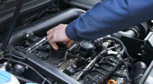 Bilreparation koster mange penge – find et godt tilbud