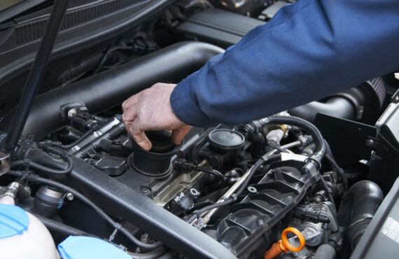 Bilreparation koster mange penge – find et godt tilbud